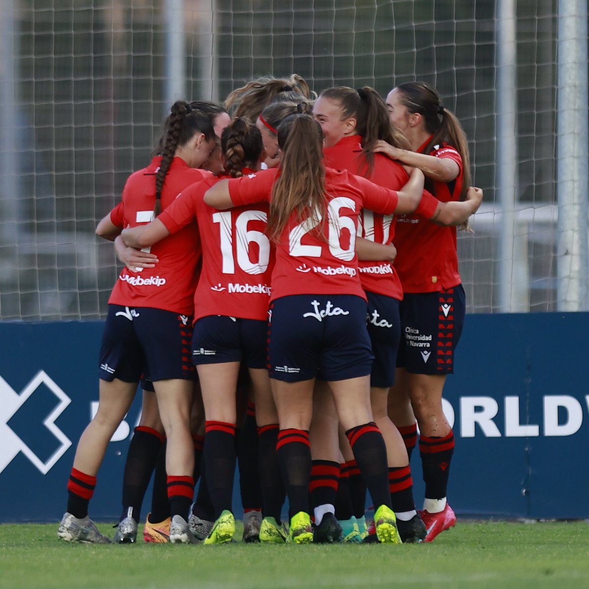 Osasuna_fem's tweet photo. 📸🙌
#CopaSentimiento #SentimenduKopa https://t.co/rTpLHxBbuS