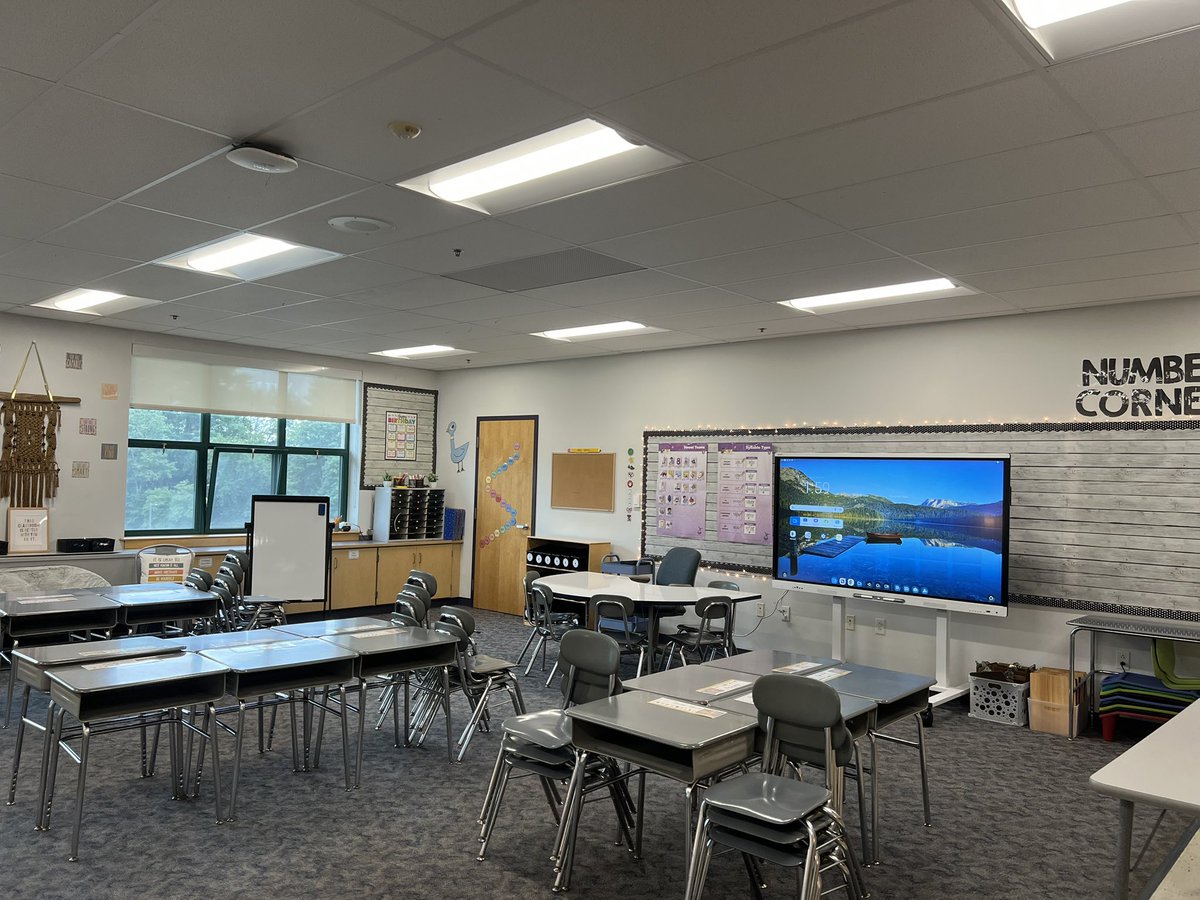 Mrs. Smith tweet media