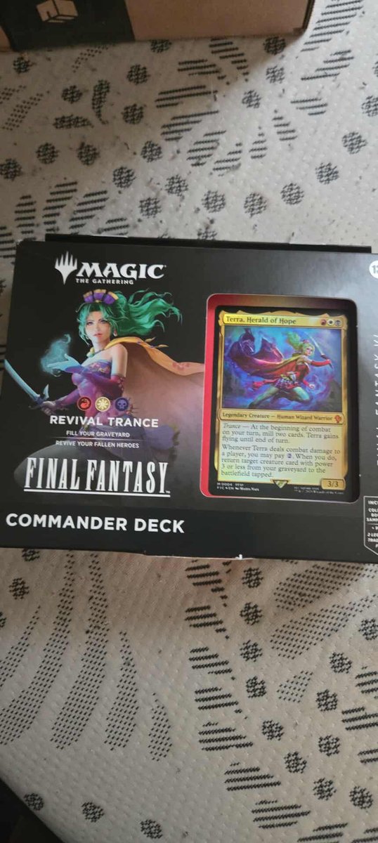 Bro, whyyyyyy
I spent so long not being able to get any FF stuff, and when I can finally buy it at a good price, they only sent me 1 deck when I bought all 4 😭😭😭😭
I can only hope the replacement they sent will have the remaining