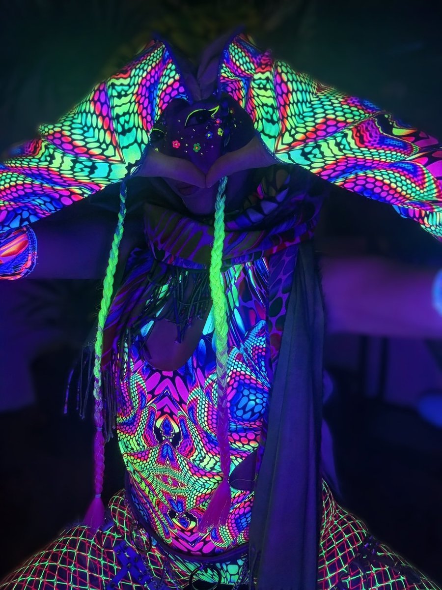 InkedKrystal's tweet photo. The cutest rave outfits! | IHeartRaves
https://t.co/oy5ugJvvlt https://t.co/DMMnQV3C5N