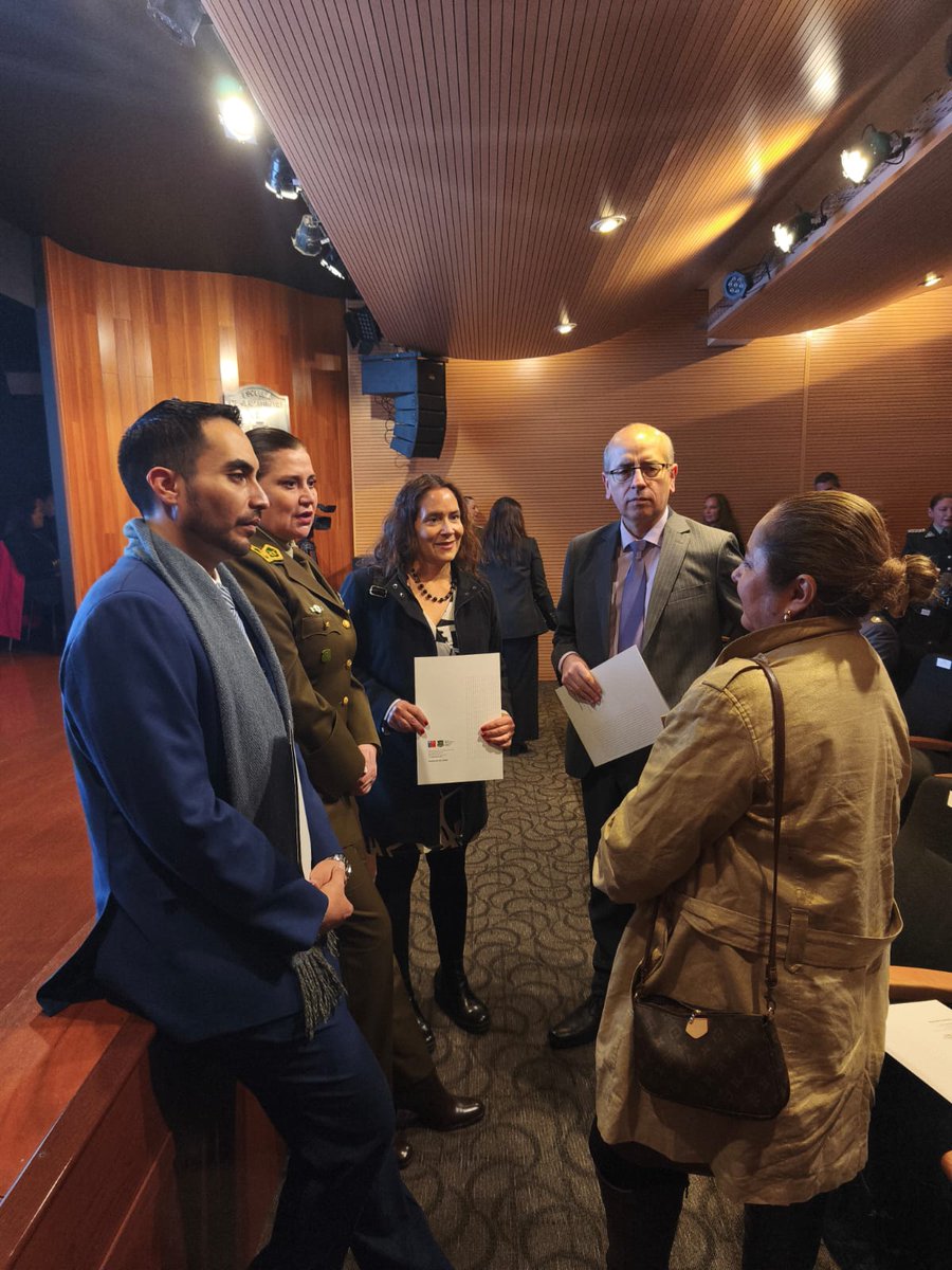 🔵La Defensora Regional Metropolitana Norte, Daniela Báez Aguirre y el Defensor Regional Metropolitano Sur, Renato González, participaron en el balance institucional de Gendarmería, donde conocieron detalles en materia de seguridad penitenciaria y reinserción en el último año.