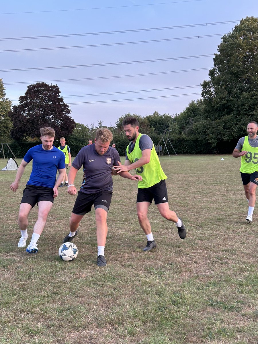 WickhamSaturday's tweet photo. Another pre season training tonight #wickhamsaturdays https://t.co/IuUrTUStmG