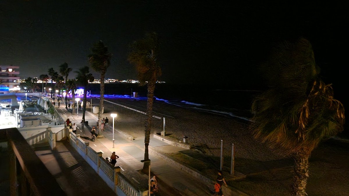 cescfran_1979's tweet photo. @ajcambrils Donem gràcies al vent i a la situació meteorològica que tenim aquesta nit.  No és gràcies a la poca eficiència i molta ineptitud de l'Ajuntament de Cambrils i de la policia local. Vergonyós https://t.co/6rB98S1bZ6