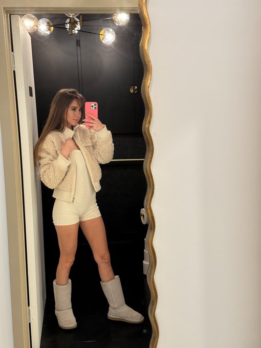 Fit for the night ✨ https://t.co/kWX71sSSdi<a href="/tag/bbs1st"class="tags"><span>#bbs1st</span></a>