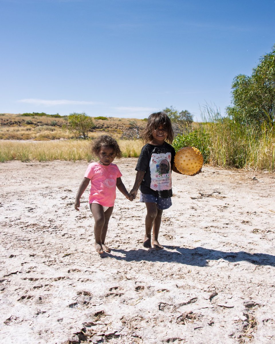 KJMartu's tweet photo. At Jila-Jila, #MartuFamilies from the #KJWomensAndFamiliesProgram in #Punmu spent the day #OnCountry. The kids explored Country then played Martu Snakes + Ladders, created by the #KJLanguage Team, to learn animals from #MartuCountry in #MartuWangka. #KeepingCultureStrong https://t.co/OSbRuYHl1f