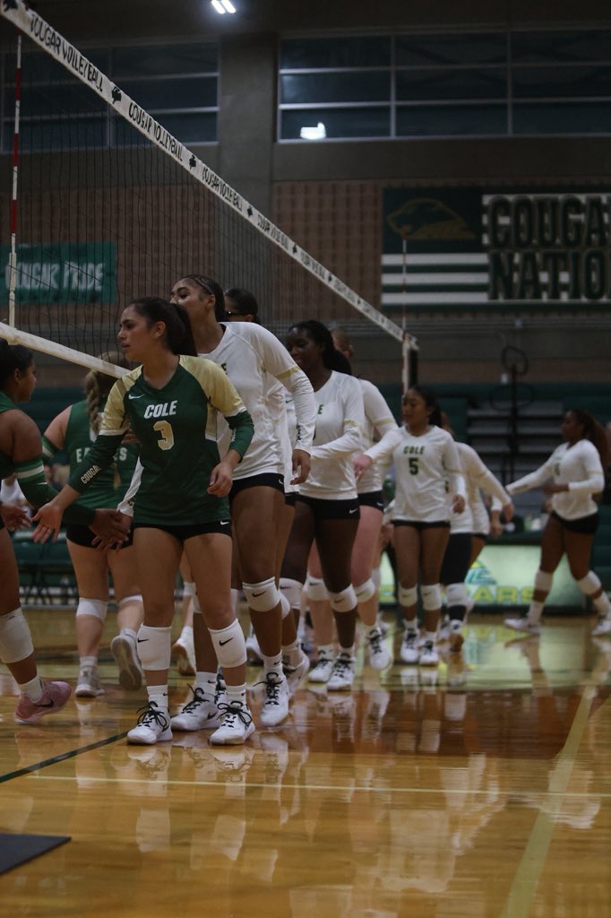 RGC_VB's tweet image. First home game of the season vs Luling last night and it was a PROGRAM SWEEP 🧹 

JVA winning their game 2-1 🔥

Varsity winning 3-0 🔥

Thank you to everyone who came out and supported us! 💚🏐

📸 @kaceyyraee