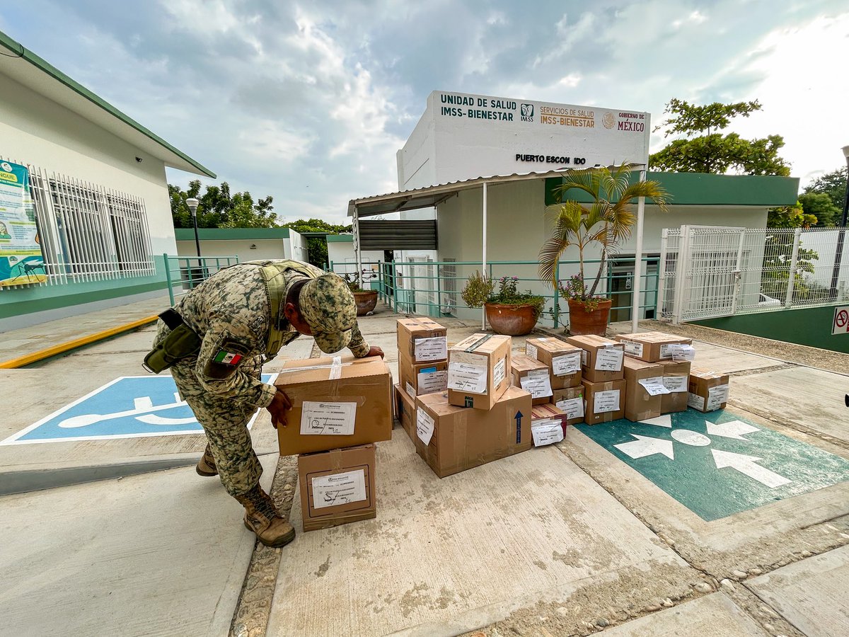 salomonj's tweet photo. CON LAS RUTAS DE LA SALUD, ABASTECEMOS DE MEDICAMENTOS A TODAS LAS UNIDADES DE SALUD DEL ESTADO 

Me da gusto anunciar que los vehículos de las #RutasDeLaSalud han dado continuidad al abastecimiento de las Unidades Médicas de primer nivel del @IMSS_Bienestar del estado. En la #PrimaveraOaxaqueña, la salud es una prioridad, y por eso sumamos esfuerzos con el @GobiernoMX para que todas las comunidades tengan acceso a atención médica gratuita, digna y de calidad.