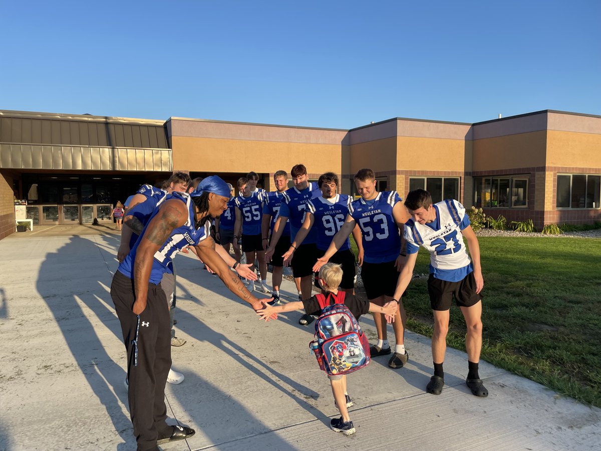 DakotaWesleyan's tweet photo. The Mitchell School District is back in session, and our DWU Tigers brought a touchdown of excitement. 🏈Our @dwtigerfootball players greeted students at the doors with big smiles, high fives, and even bigger energy, making the first day of school truly unforgettable.
@dwusports https://t.co/uryyJugFO8