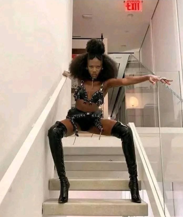 Isaac23741906's tweet photo. @haryoryemmy @Onsogbu This is tinubu daughter, associated with RGBTQ in USA, what d you call it https://t.co/3NYoT3A8FJ