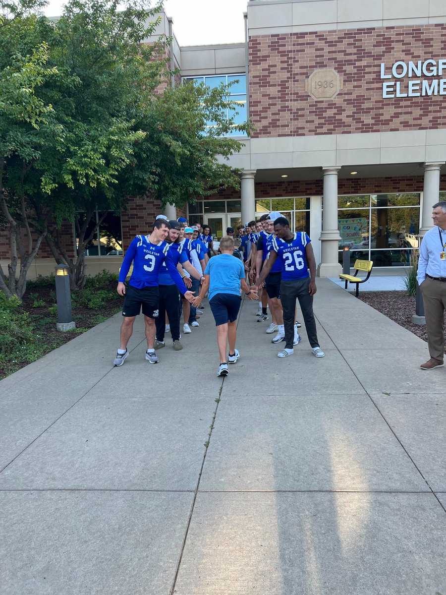 DakotaWesleyan's tweet photo. The Mitchell School District is back in session, and our DWU Tigers brought a touchdown of excitement. 🏈Our @dwtigerfootball players greeted students at the doors with big smiles, high fives, and even bigger energy, making the first day of school truly unforgettable.
@dwusports https://t.co/uryyJugFO8
