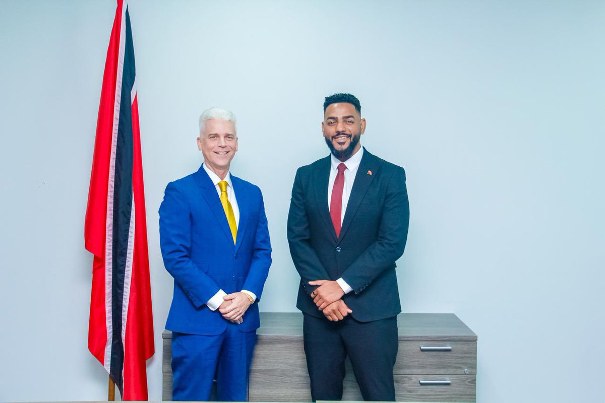 Today (29.08.25) Senator the Honourable Dominic Smith, Minister of Public Administration &amp; Ai, met with Chargé d’Affaires Mr Charlie J. Franta III of the United States Embassy and his team to explore collaborative opportunities.

See more: facebook.com/share/p/16bAdC…