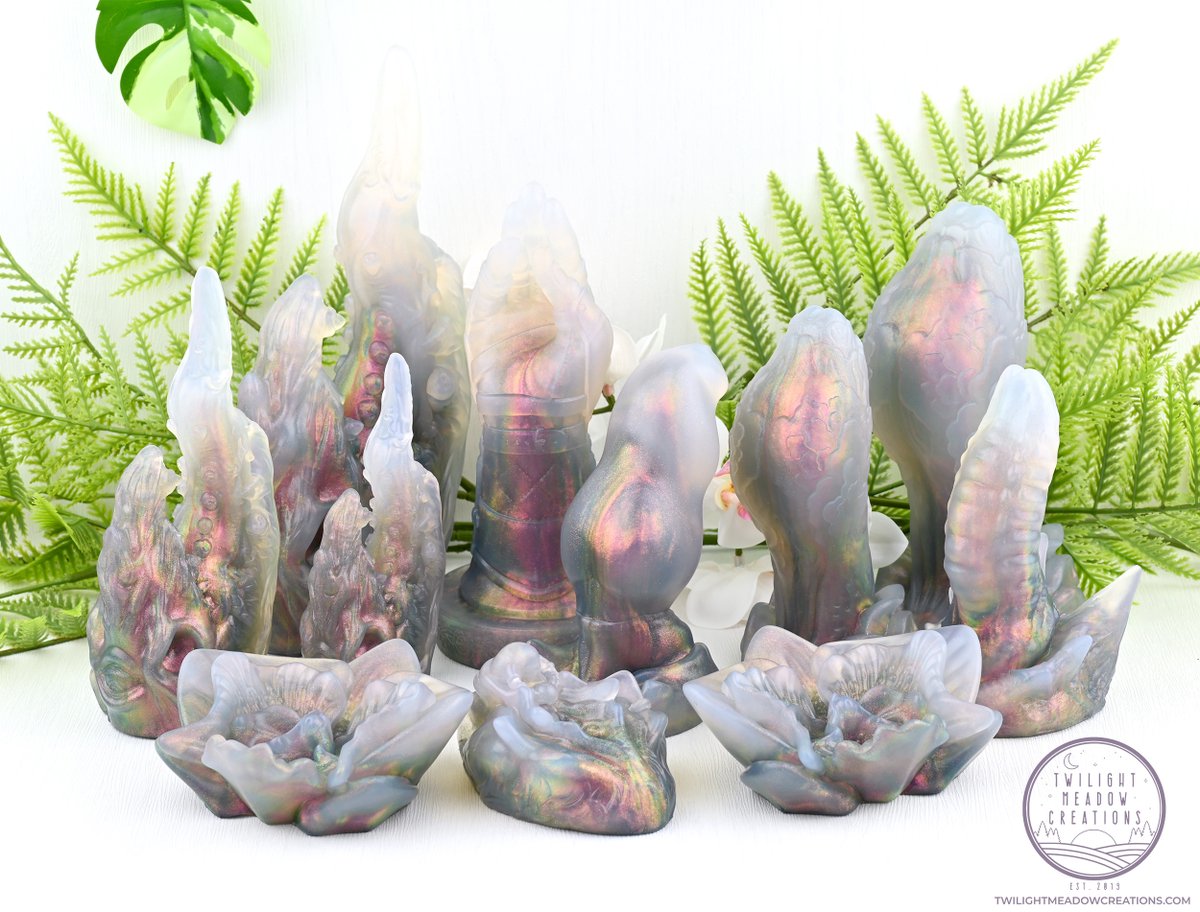 Let's do another little drop preview tonight💖

The leaves have already started to turn, and Cayde has been really excited for fall to come so we brought out these colorshifty Crystalline pours again.

Drops tomorrow Thursday 21st @ 20:00/8pm CEST/2pm EST

All Medium* firmness.