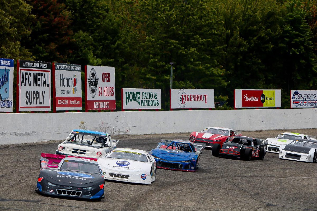 kgeyer3's tweet photo. This weather has me ready for Super Shoe!!

How about @HorvathDesign up front in the B last year 🏁 https://t.co/PEXTHB3x9s