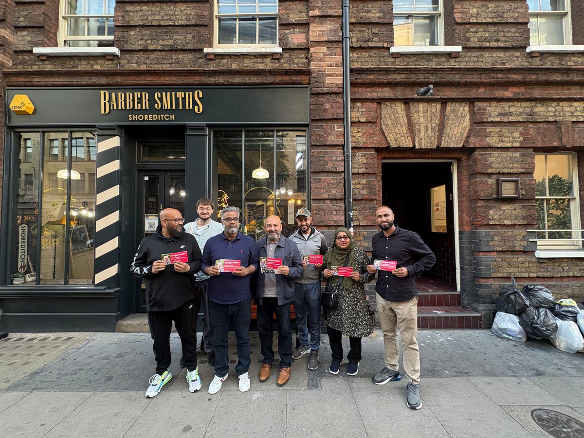 CllrSirajIslam's tweet image. Grateful to @shadchowdhury2 &amp;amp; @ArranSidey for organising a productive canvass session in Spitalfields &amp;amp; Bangla Town. Good conversations with residents of Commercial St. Local issue mainly was about inadequate waste collection &amp;amp; recycling.  My thanks to tonight’s canvass team.