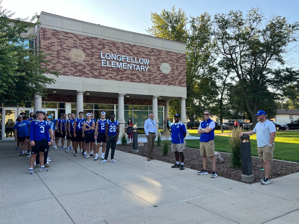 The Mitchell School District is back in session, and our DWU Tigers brought a touchdown of excitement. 🏈Our <a href="/dwtigerfootball/">DWU Football</a> players greeted students at the doors with big smiles, high fives, and even bigger energy, making the first day of school truly unforgettable.
<a href="/dwusports/">DWU Athletics</a>