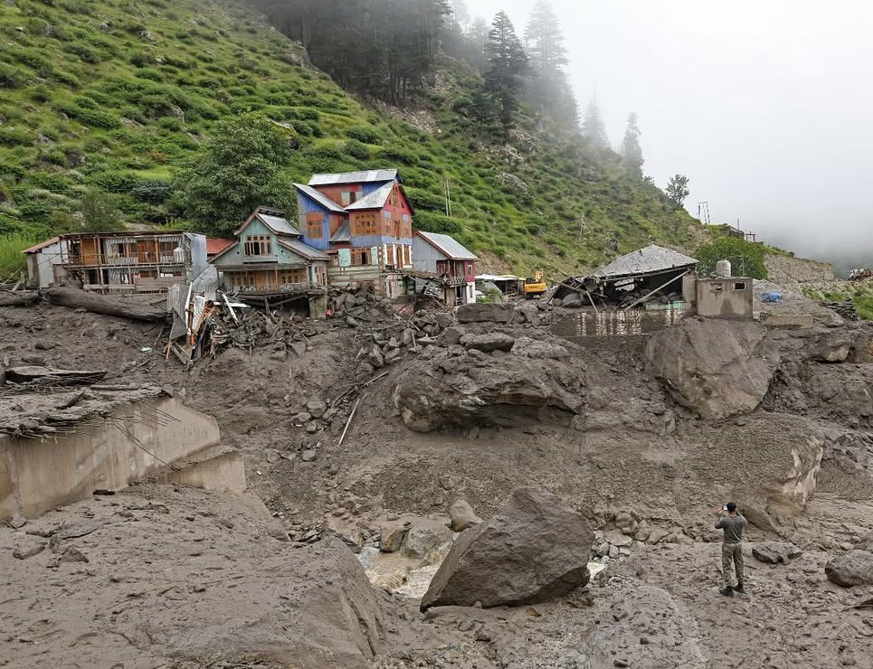 talktomydelts's tweet image. Tragedy in my hometown Kishtwar. These are my roots. To the families that are in distress, Myi chu gov sachi ta zahini ta’aziyat.  Wuchwan rooh hund rahat asei. 

#kishtwarcloudburst #JammuAndKashmir #lives #prayers