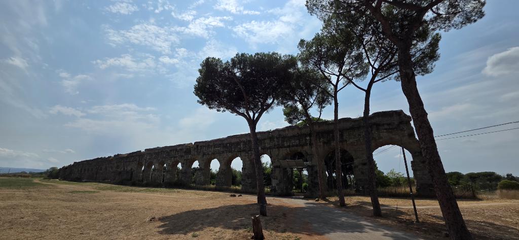 Ciò che resta dei 69 km originari!
Oggi l'immagine iconografia della campagna romana.
