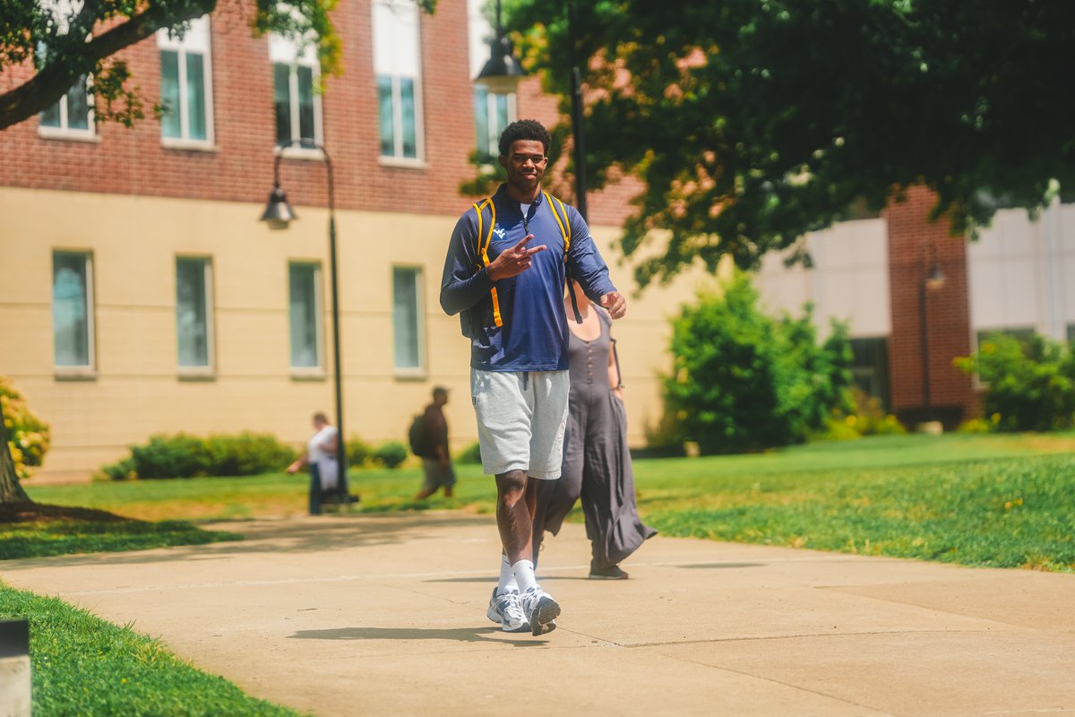 WVUhoops's tweet photo. School's in session 📚 https://t.co/0DWZnTUZlS
