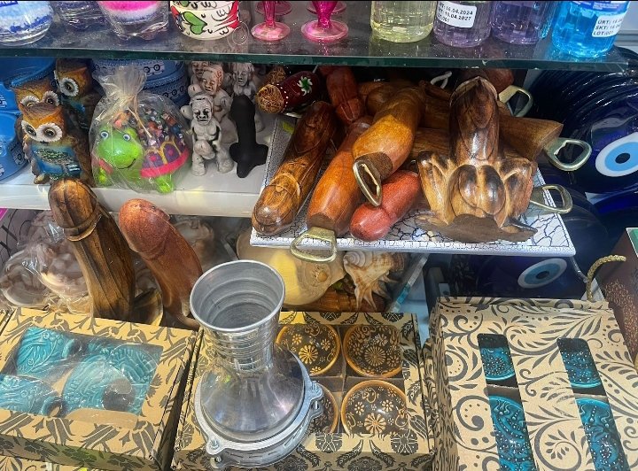 o isin piri kusadasidir yalniz adamlar acacak biblo falan ayagina d*ldo satiyo