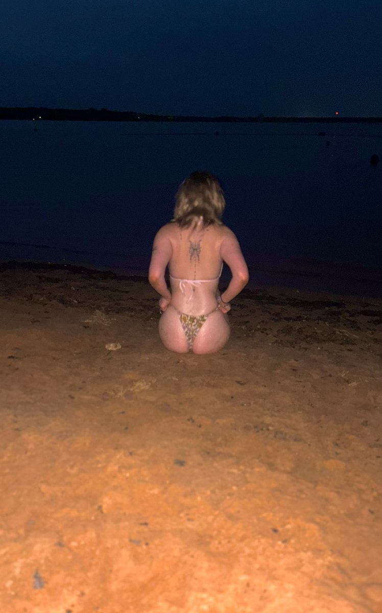 kenzieredds's tweet photo. #lakeday #blondie #paypig 💰 https://t.co/yqOAp68wNk