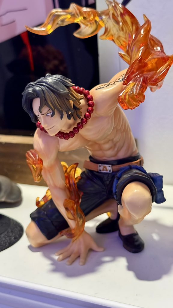 أحبَّ المعضلين:
#ONEPIECE #bleach