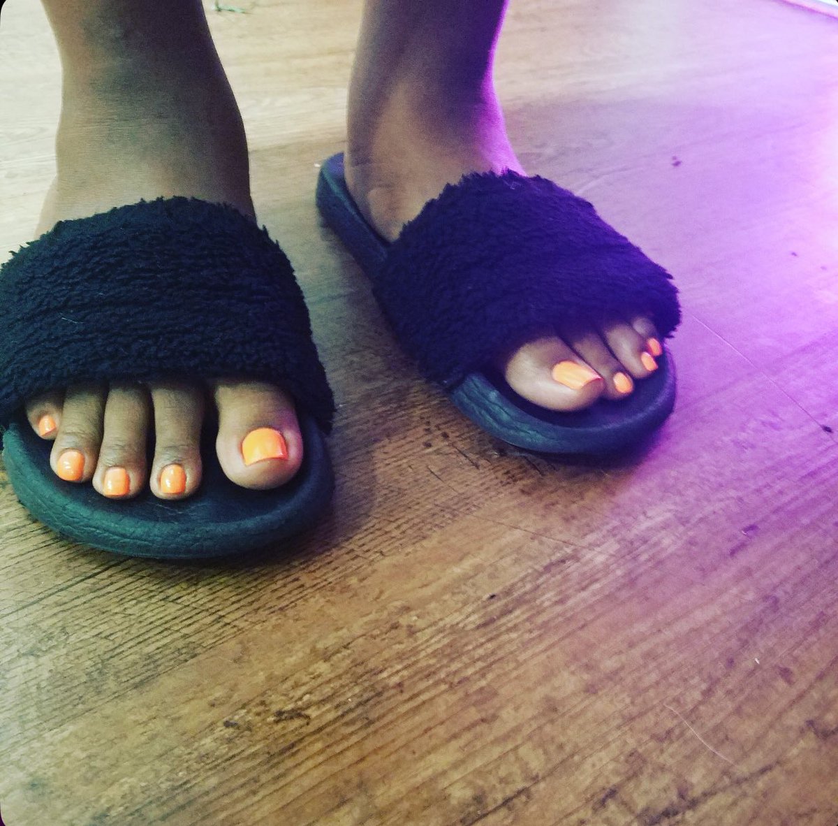 EnvogueToes's tweet photo. 🍑
#prettyfeet #peach #pedicure #solidcolor #ebonyfeet #longtoes #prettytoes #feetfetısh #feetworshi̇p #toes https://t.co/eMHfZAYjA8