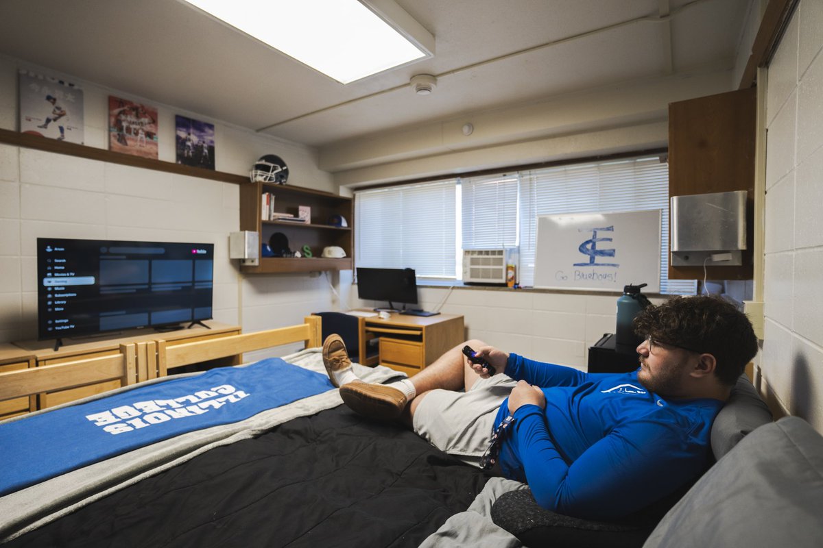 ictrueblue's tweet photo. 🏡 Welcome to Turner Hall, a traditional, co-ed-by-floor residence hall with single and double rooms. A place to crash, connect, and create memories that last. #LifeAtIC #IllinoisCollege #DormTour https://t.co/wD5I28Bs0O
