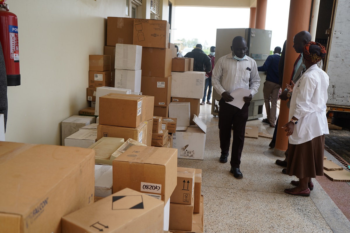 Seedling Labs, USA, donates medical equipment worth hundreds of  million shillings to Lira University. For details, click the link. lirauni.ac.ug/seedling-labs-…