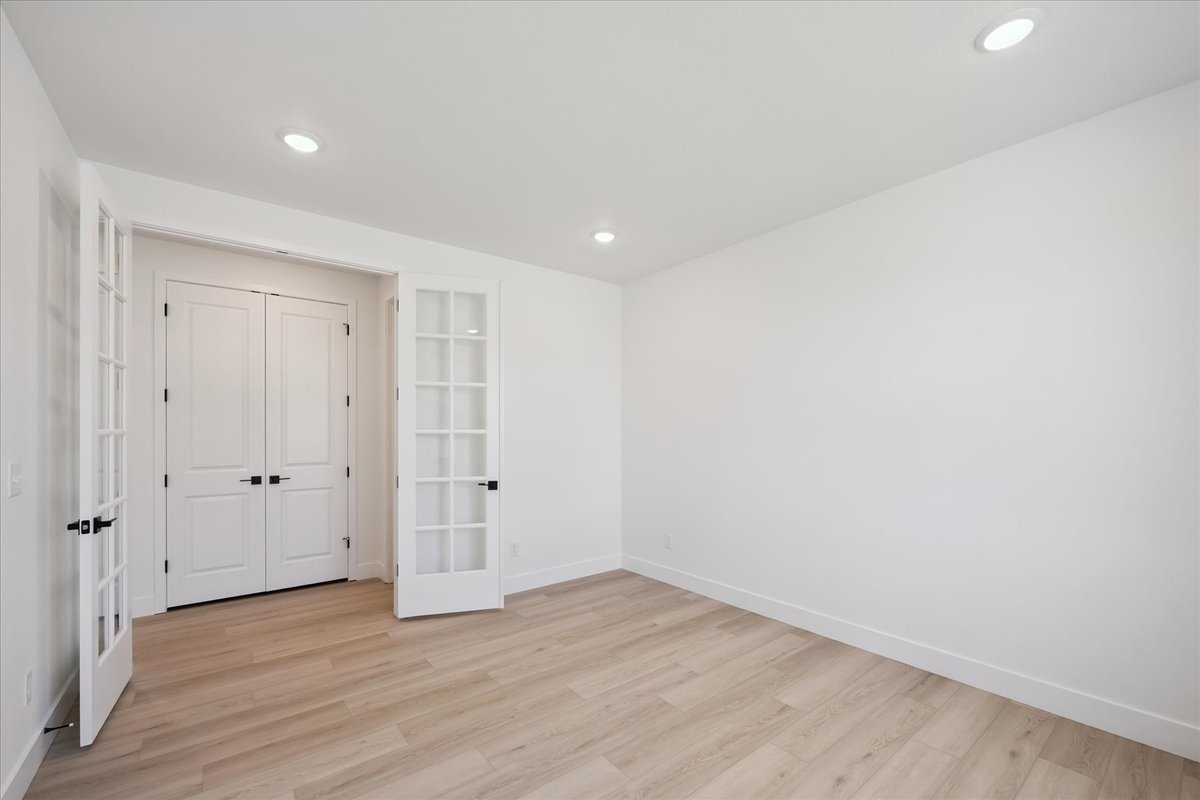 RAHomes's tweet photo. Don't miss your chance to own a home at this charming community in Thornton, CO! Gourmet kitchen offering a roomy pantry, stainless-steel appliances & quartz countertops | Airy loft | Quiet study #HotHomes https://t.co/f5YuuZQC16 https://t.co/vNR6N9mnQr