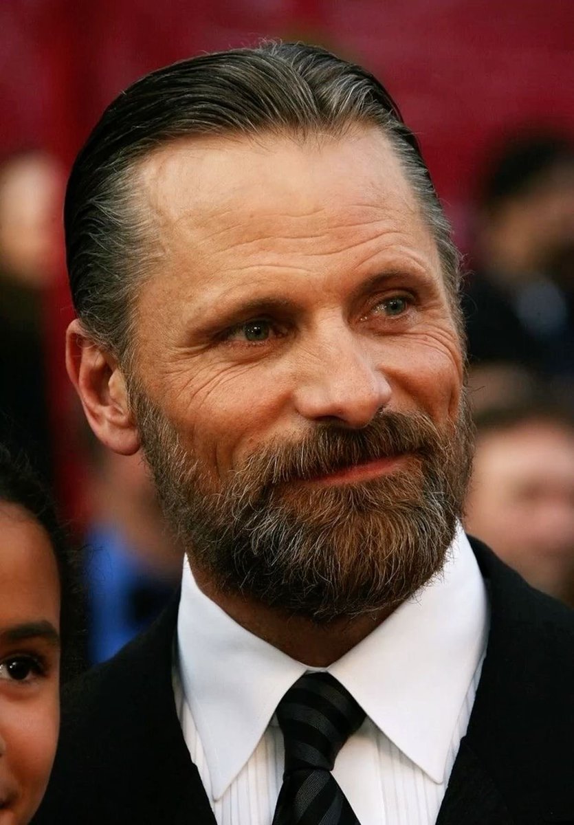 Viggo Mortensen ha dicho que sería genial volver a ser Aragorn y que está muy abierto a esa posibilidad. 😱😱😱