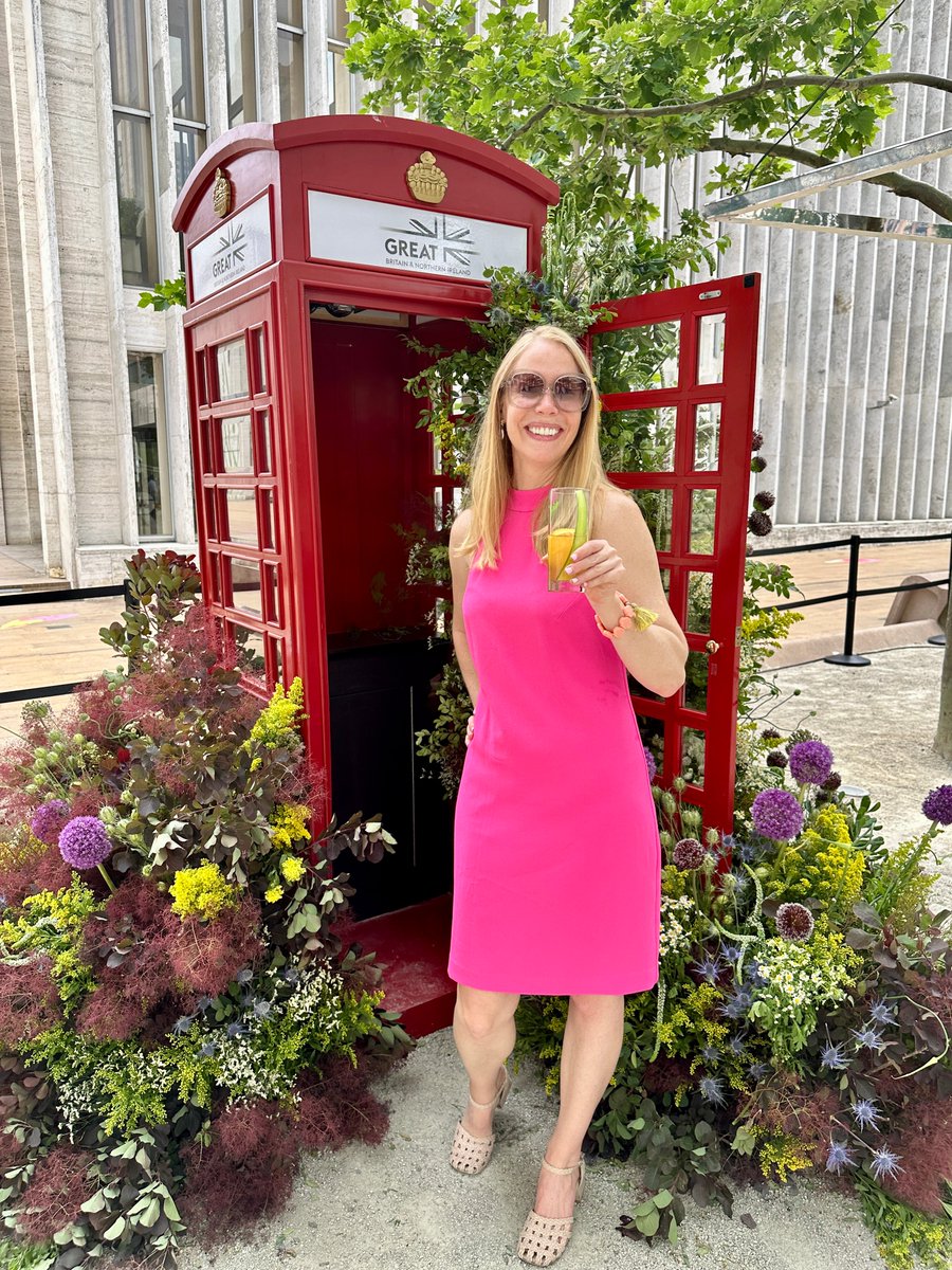 Ring, ring #travel lovers 📞 Don’t miss the call—sign up for my newsletter at darley-newman.com/contact to get free #TravelTips, trends, itineraries and to stay in the know on where we're filming.