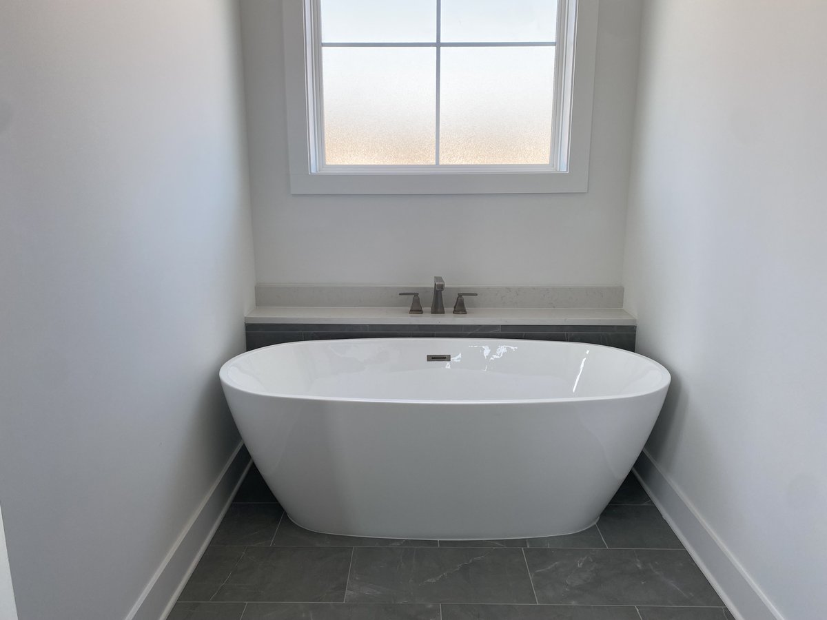 PRICE DROP - 511B 19th Ave N, Nashville, TN
- Luxury 4B/3BA
- 4 Minutes from Downtown
- LAWN CARE INCLUDED
- $3,295/Month
- Pet friendly and lawn care is included!

Schedule a tour and apply at renewtn.com!