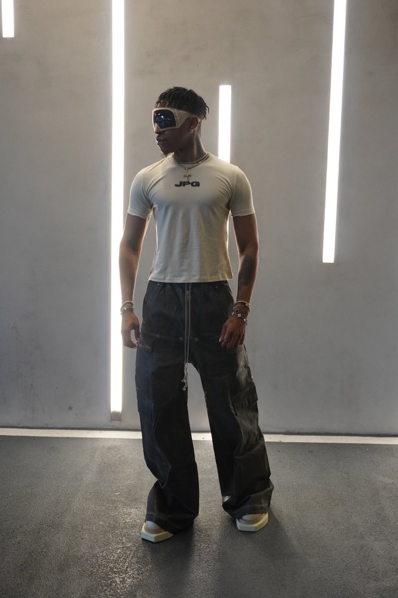 archivesofwill's tweet image. No face, Just Presence 🖤📸 

It’s @RICKOWENSONLINE Szn 😶‍🌫️