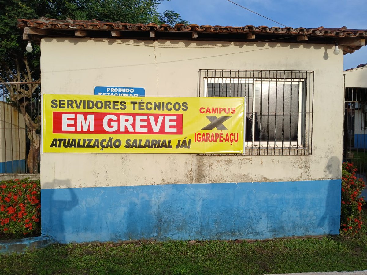 NoticiasdoPARA's tweet photo. 🚨 Alô @GovernoPara @helderbarbalho  CADÊ A RESPOSTA?🤷‍♂️
Servidores Técnico-Administrativos da @uepaoficial em greve desde maio fizeram novos atos hoje em vários municípios.
💸Sem atualização da tabela salarial, a paralisação continua! ✊
⏳O futuro da educação está em jogo.