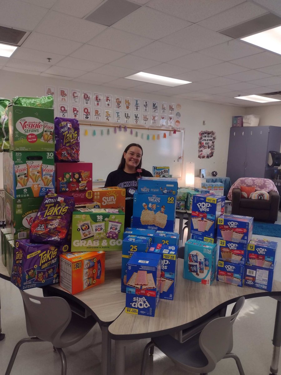 A huge thank you to Vista Ridge UMC for their incredible generosity! 🙌 They donated over 3,500 snacks to our program at Rockbrook Elementary to help keep our students fueled throughout the year. 💙
We’re so grateful for your continued support and partnership! 🍎✨ #AllinforKids
