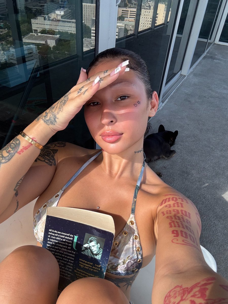 he don’t like 👯‍♀️ with make up