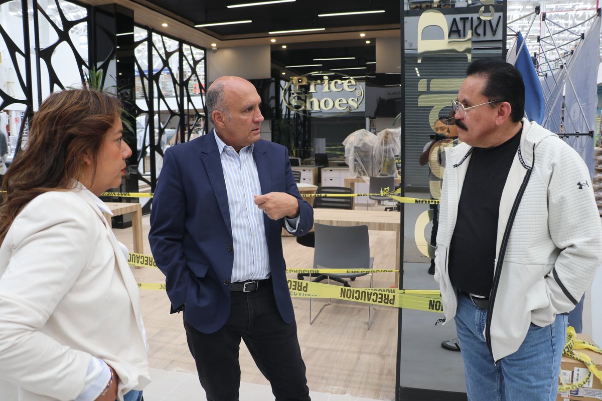 Nuestro titular <a href="/VictorGabCh/">Victor Gabriel Chedraui</a> recorrió, junto con directivos de <a href="/PriceShoes/">Price Shoes</a>, las instalaciones de su próxima sucursal en Puebla. Este proyecto refleja la confianza de las y los inversionistas en nuestro estado y en la fuerza de su gente.
Con el respaldo del <a href="/Gob_Puebla/">Gobierno de Puebla</a>, impulsamos