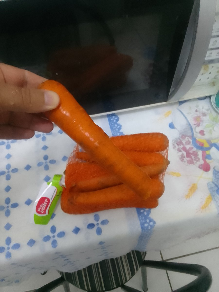 RodrigoLonguin2's tweet image. os benefícios da cenoura para saúde
Saúde ocular:
Proteção da pele:
Fortalecimento do sistema imunológico:
Prevenção de doenças:
Auxílio no controle do açúcar no sangue:
Melhora do funcionamento do intestino:
Redução do colesterol e pressão arterial:
#cenoura #cenouras