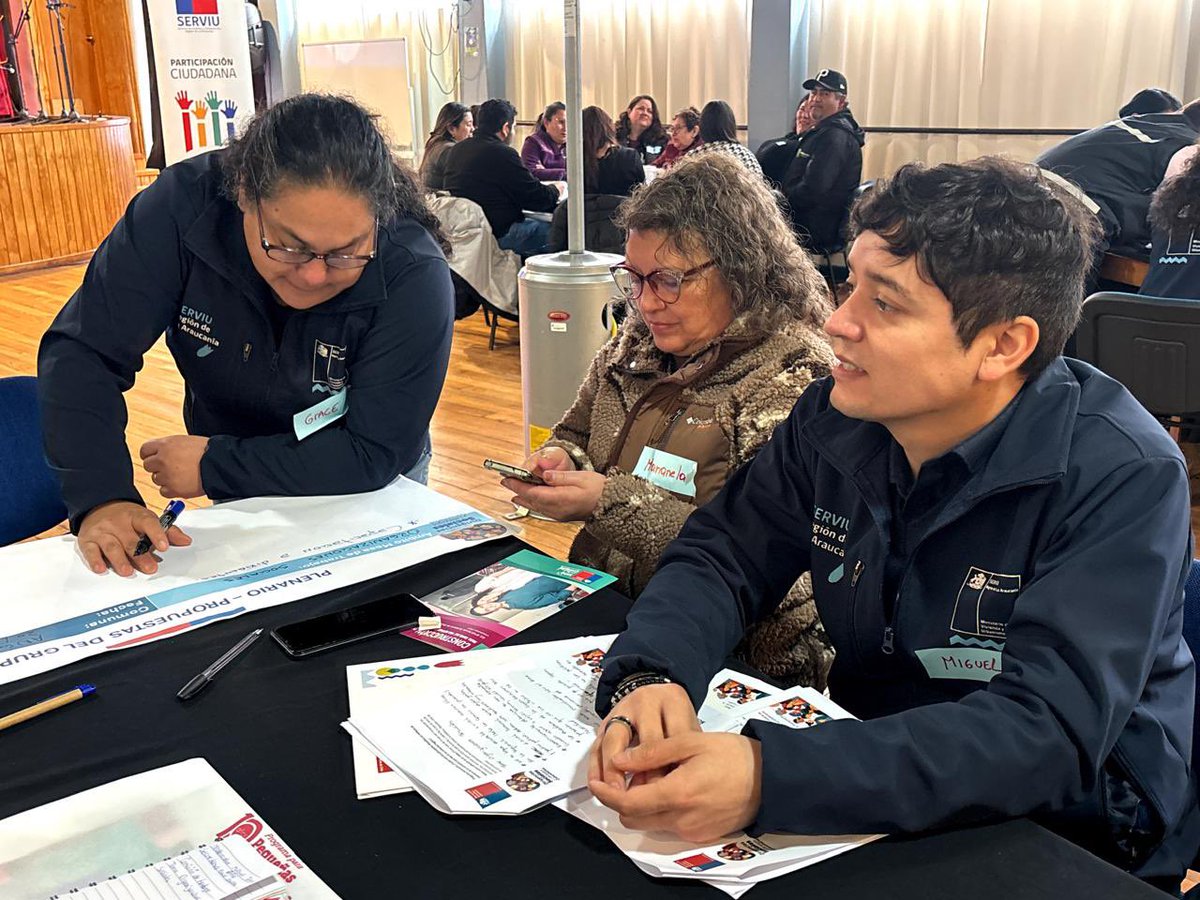 ServiuAraucania's tweet photo. Un Diálogo Ciudadano con dirigentes y dirigentas sociales de Angol, encabezó el director de Serviu Araucanía, José Luis Sepúlveda.

La jornada, organizada por equipos del Serviu y Seremi de Vivienda, abordó los desafíos de Vivienda, Barrio y Ciudad junto a la comunidad. https://t.co/YDWEYd0fTr