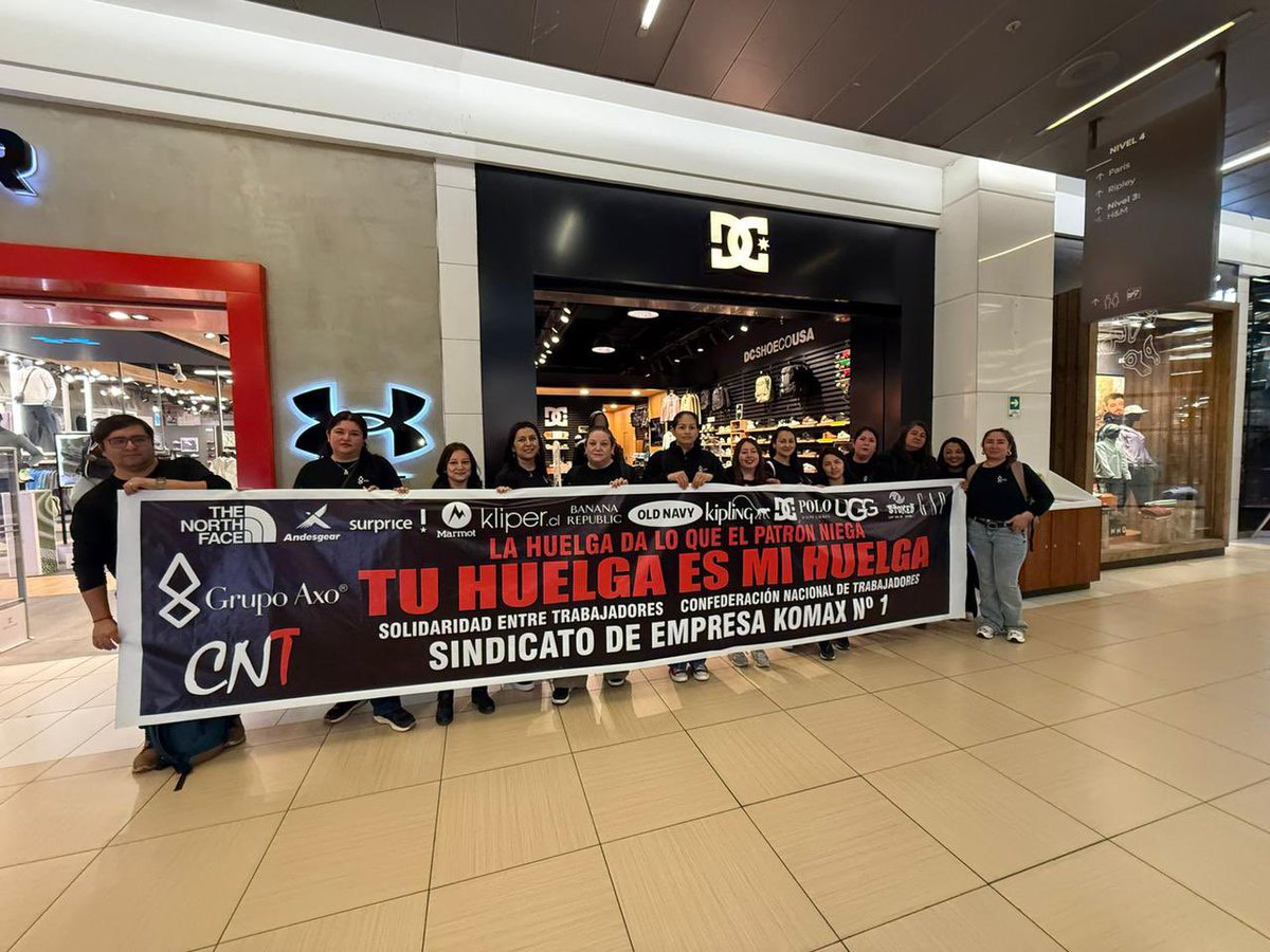 Primer día de huelga: El Sindicato AXO - KOMAX 
En huelga por un sueldo digno y un contrato colectivo para todas y todos los trabajadores de la empresa. 
Con unidad , lucha y organización se avanza.
Viva la huelga
