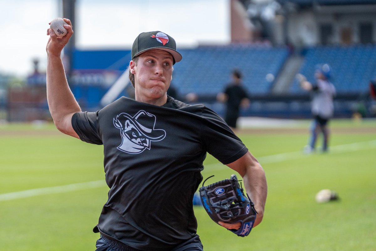 QCRiverBandits's tweet photo. There’s a new righty in the bullpen! 💪

Royals’ 11th-round pick Hunter Alberini has been added to our roster and is active for tonight’s game!  

#RoadToRoyalty🦝 https://t.co/MPD0sFY7It