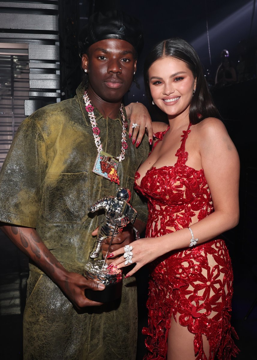 vmas's tweet photo. 2013 #VMAs → 2023 #VMAs

Look at her now! @selenagomez is a 2025 nominee 💙 Vote now at https://t.co/jpKQNi7sQk! https://t.co/UIxkGpCxD3