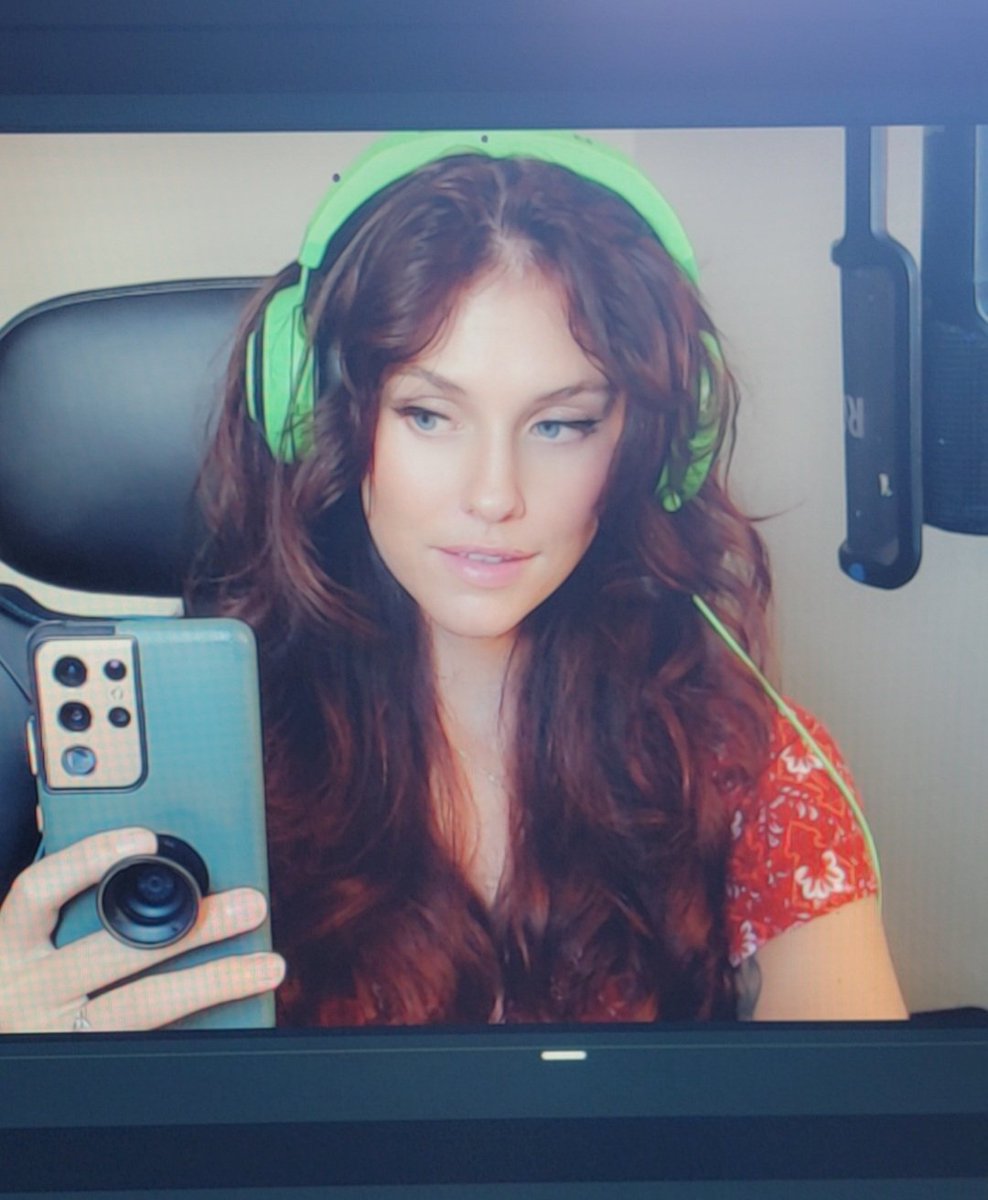 IM BACK AND BOY DO WE HAVE A LOT TO YAP ABOUT! Come catch up with me!!!!
twitch.tv/skydaddi