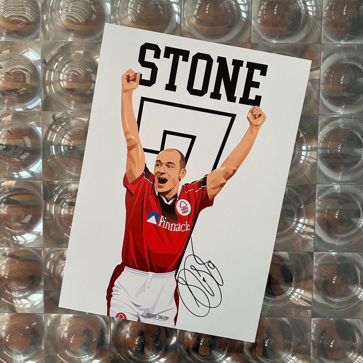 gallery_rogues's tweet image. To celebrate his 54th birthday Stevie Stevie Stone is the latest addition to our Greatest Ever series! He’s got no hair, we don’t care, Stonie was a major force in our last European campaign as Forest once again aim for Glory on the continent! 💪🏻
Available now in all sizes &…