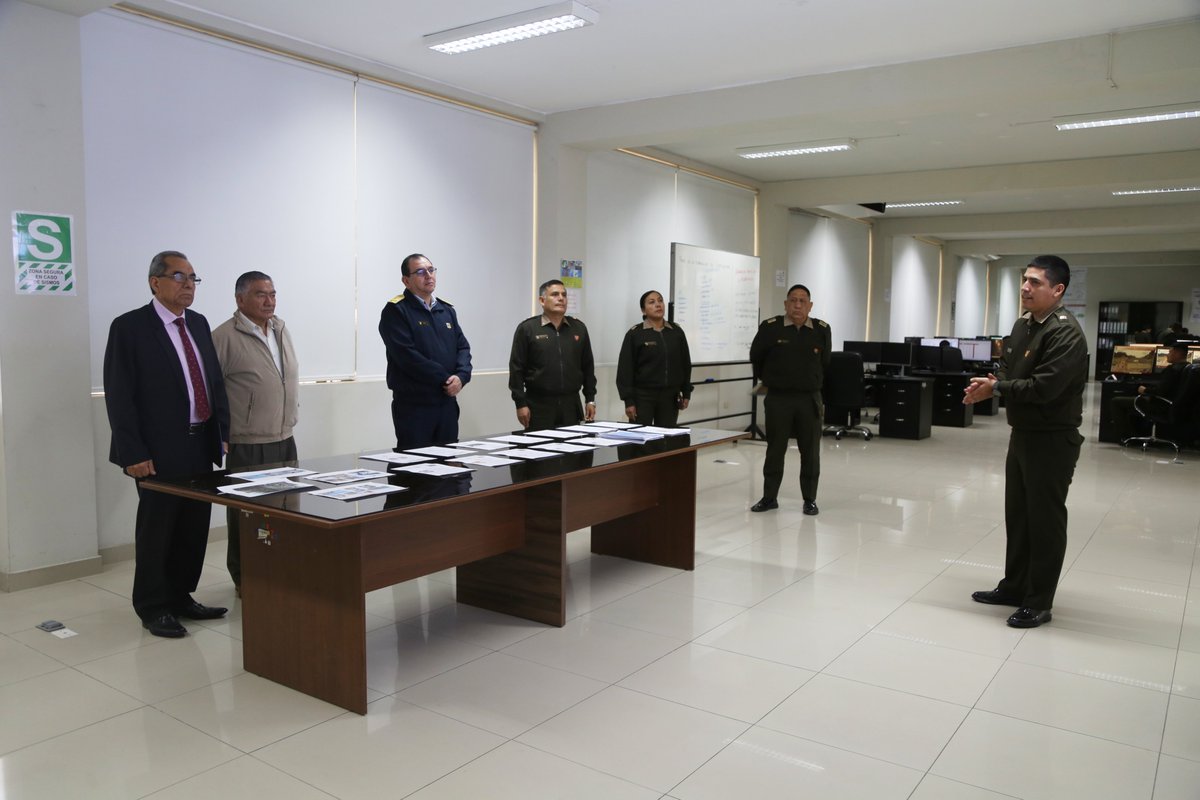 🗓️20 Ago 25 | El IESTPFFAA realizó una visita técnica al IGN en el marco del convenio suscrito.
✅ Conocieron el rol del IGN en el Desarrollo y la Defensa Nacional, recorrieron áreas técnicas y apreciaron los procesos de elaboración de la Carta Nacional.