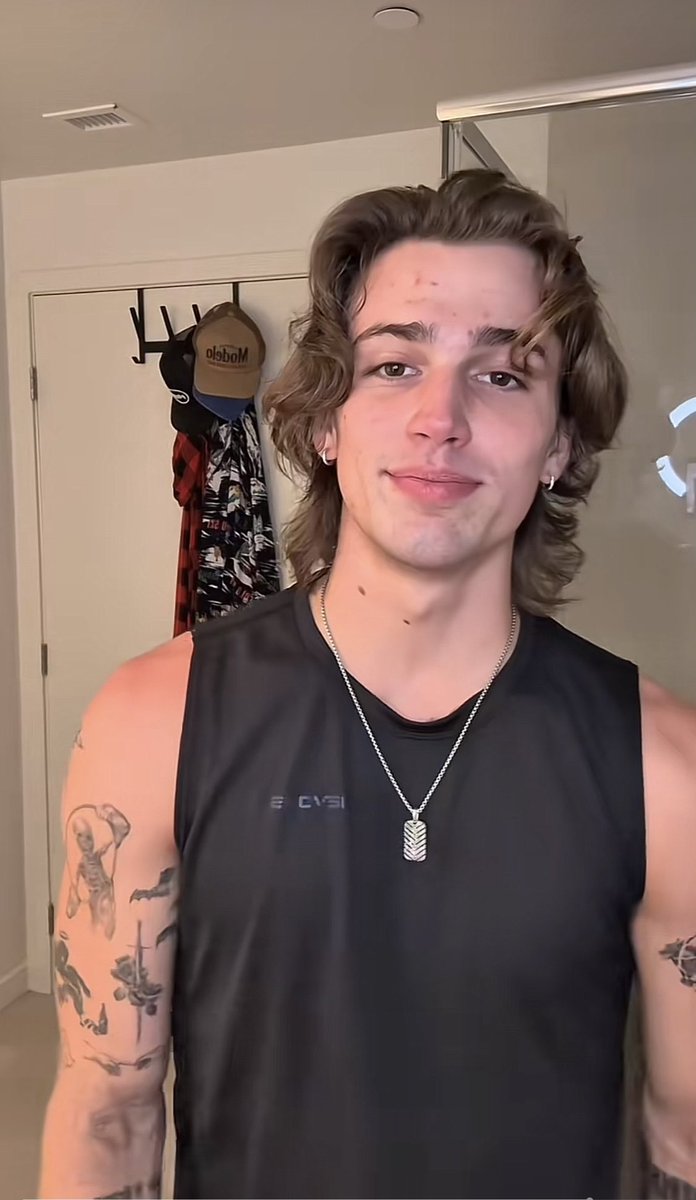 O cabelo dele está TÃO LINDO 😭🤲🏻🤲🏻
