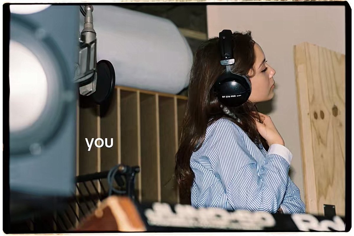 laufeymemez's tweet photo. laufey recording a matter of time in iceland ♡ https://t.co/Er3jzYKpKZ