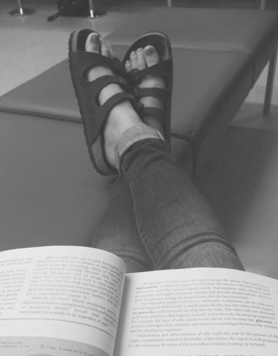 VedetteLumiere's tweet photo. Lost in a book… but those toes in sandals are writing a whole different story. 📖👣🔥
#FootFetish #ToeLovers #SandalFeet #ReadingMood #FeetOnDisplay #PovSeduction https://t.co/s7MaBKzNIr