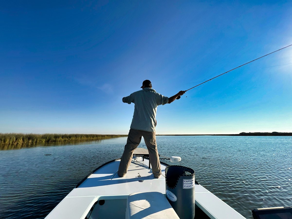 New paper! The first look at sea turtle and dolphin human-wildlife conflict (e.g. depredation, scavenging, and accidental gear interactions) w/ charter boat recreational fisheries in the Gulf. Congrats to MS students TiAnna Olivas and <a href="/HannahAHenry/">Hannah Henry, M.S.</a> PDF: static1.squarespace.com/static/650dcea…