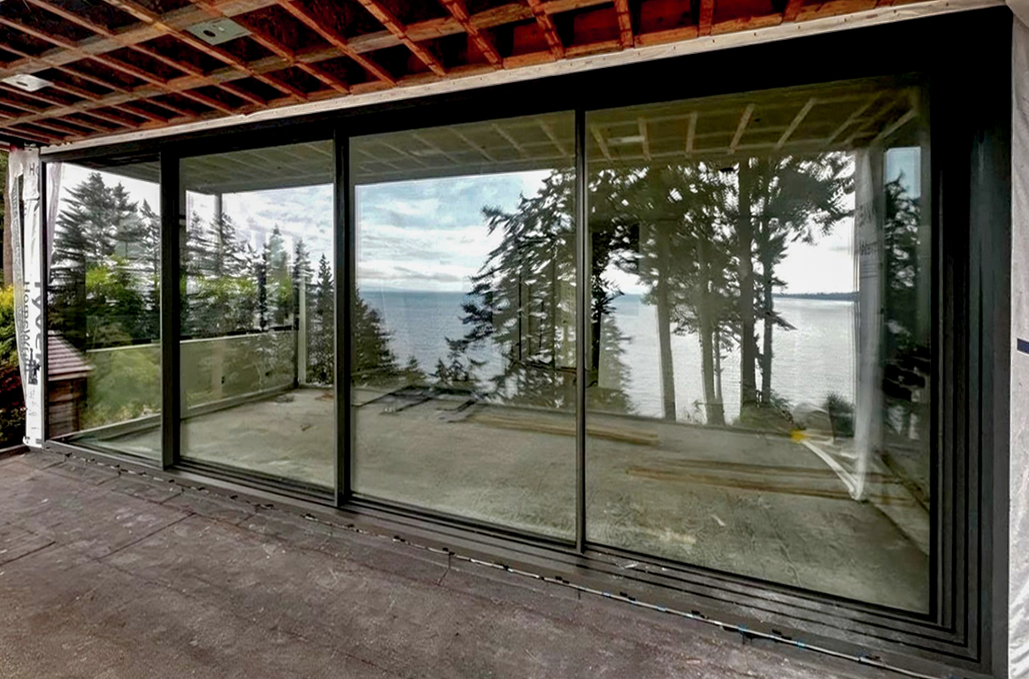 Great photos of a recently installed Westeck Aluminum Visionaire Multi Slide from Dennis at our Vancouver Showroom .
An impressive 26' x 9' Westeck Aluminum Visionaire Multi Slide, beautifully installed in White Rock BC. 
Installer:  @authenticinstalls
Builder: @laurelridgehomes